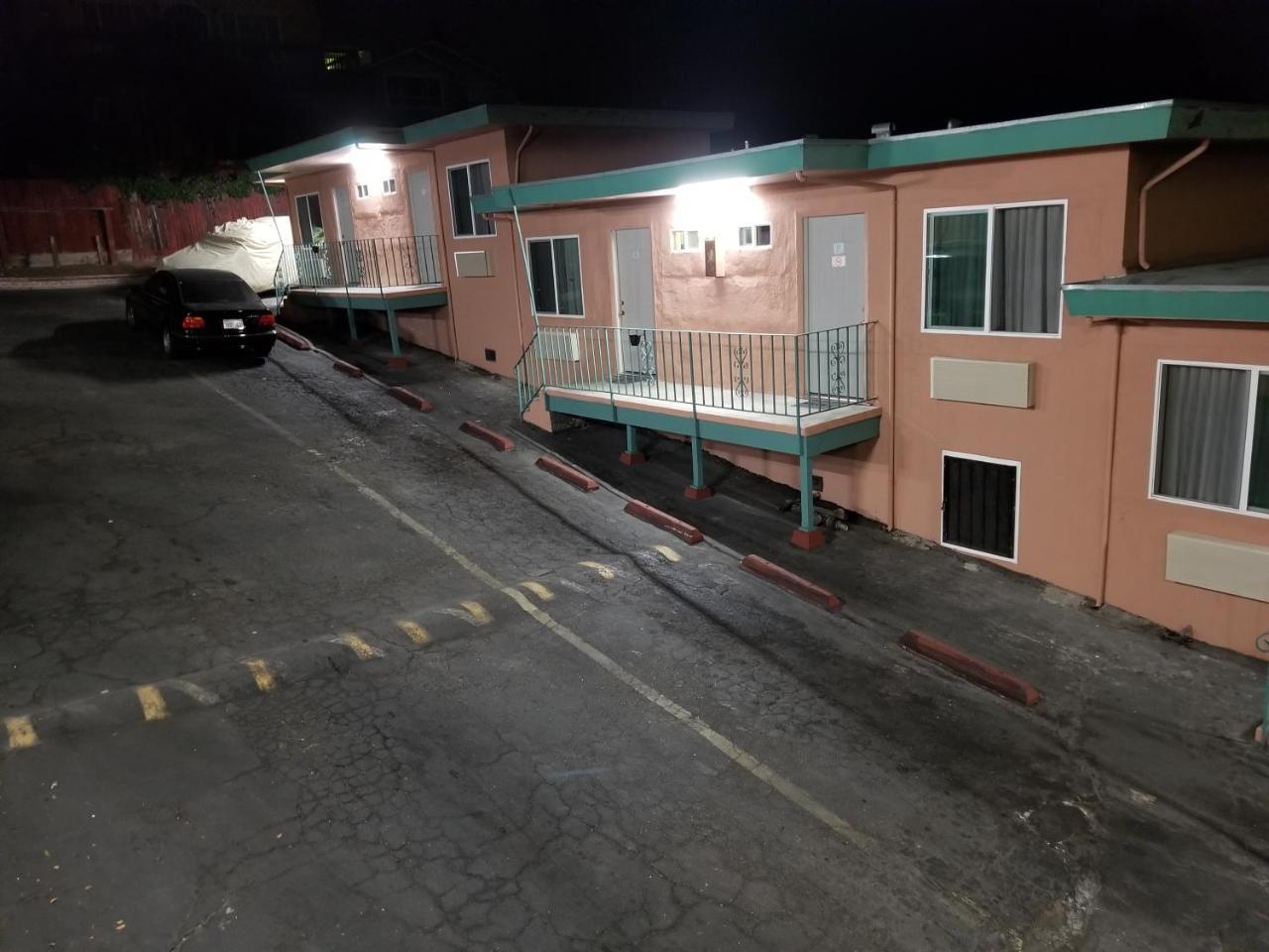 Travis Lodge Motel 16 Oakland Exterior photo